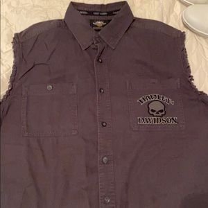 XL Harley-Davidson button down sleeveless shirt.